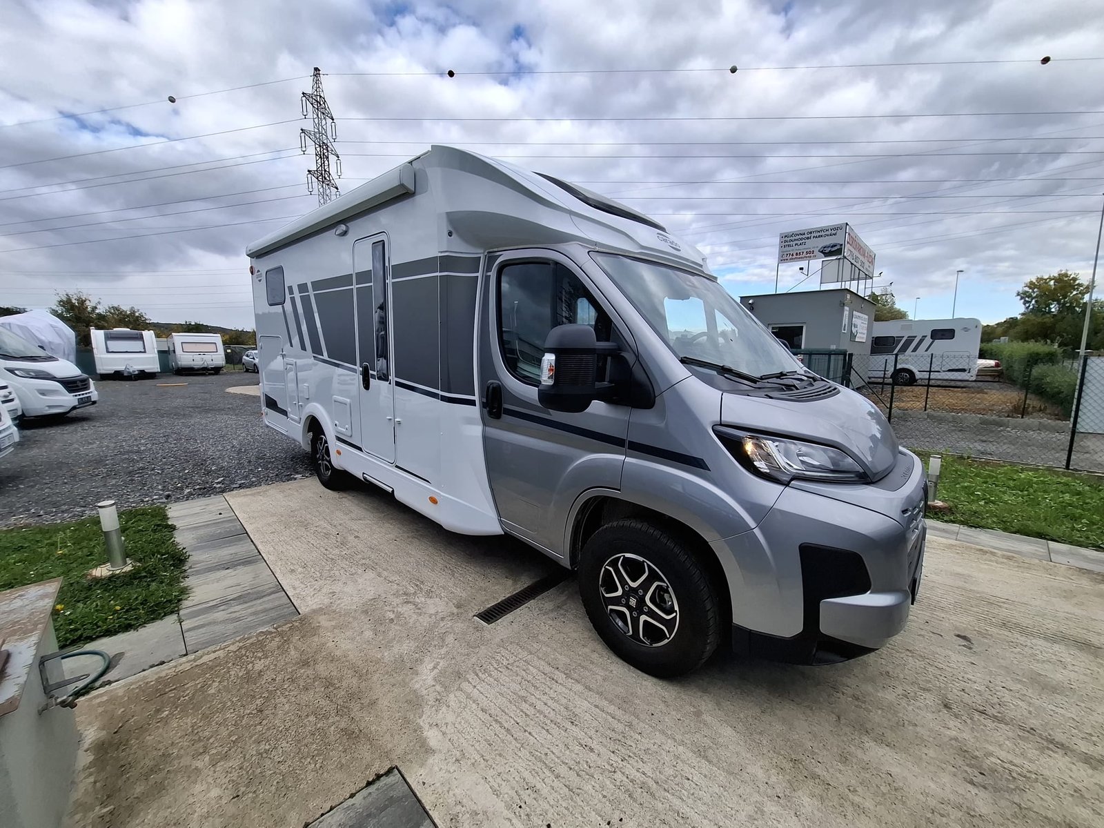 Carado T 328 Pro+ zvenku